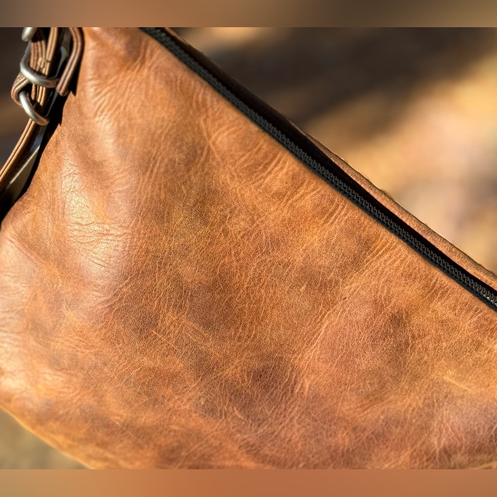 [SOLD] Rough & Tumble Sm Subway in Rustic Pecan, single vertical zip, crossbody